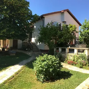 two-bedroom-countryside-apartment.in-istria.net/